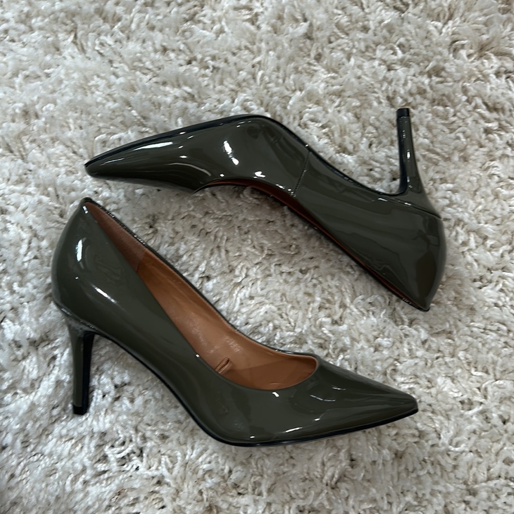 CALVIN KLEIN WOMENS GREEN HEELS SIZE 7 1/2 - Picture 2 of 3